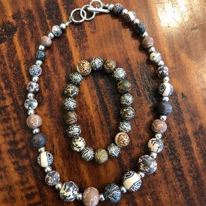 Brown VIVA Beads necklace and bracelet